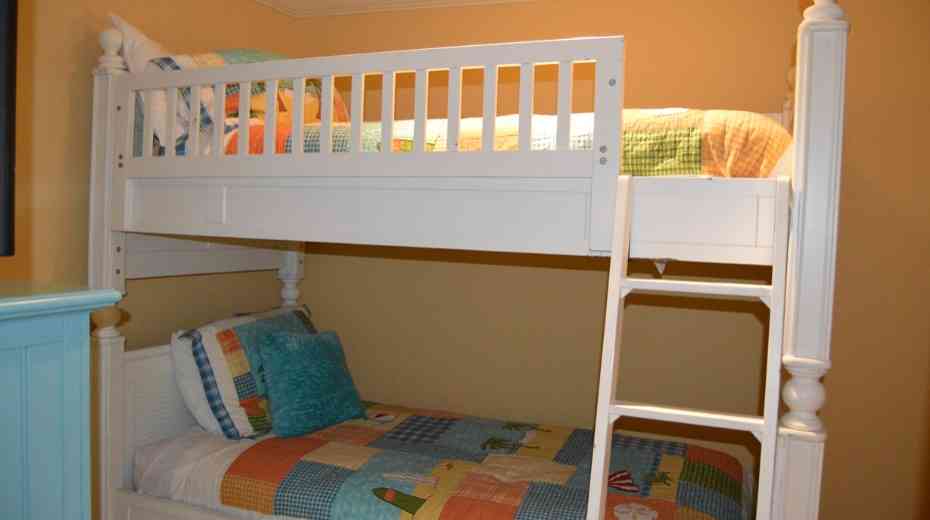 Fun bunk room at the family friendly Emerald Grande in Destin Fl