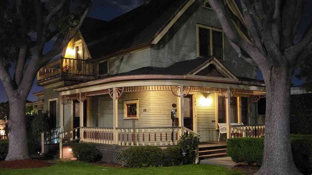 Elliot Alumni House in Orange