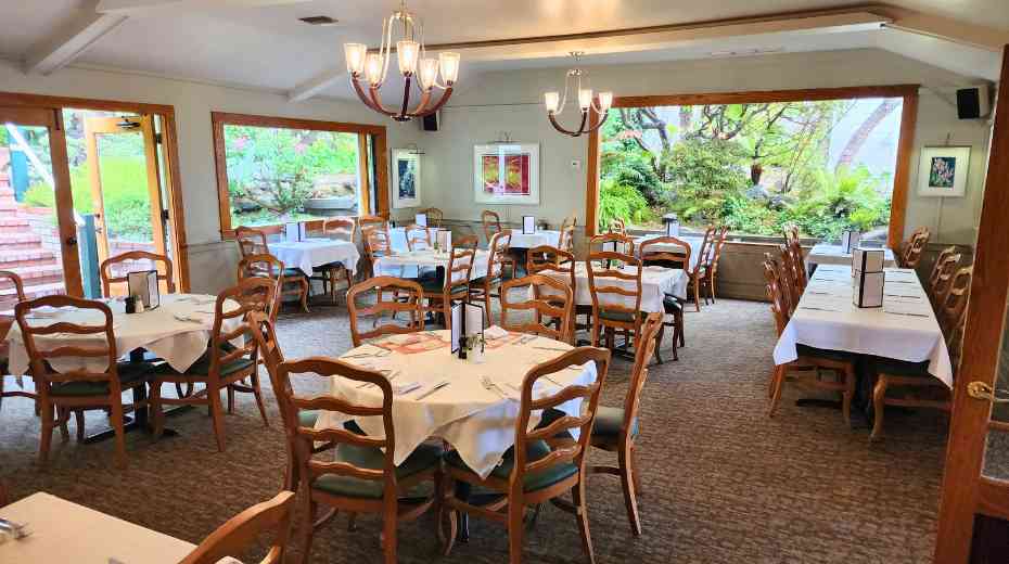 Family-friendly dining room at Little River Inn