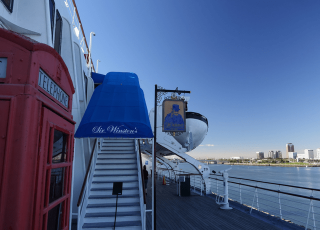 Sir Winstons Restaurant and Bar Queen Mary Long Beach