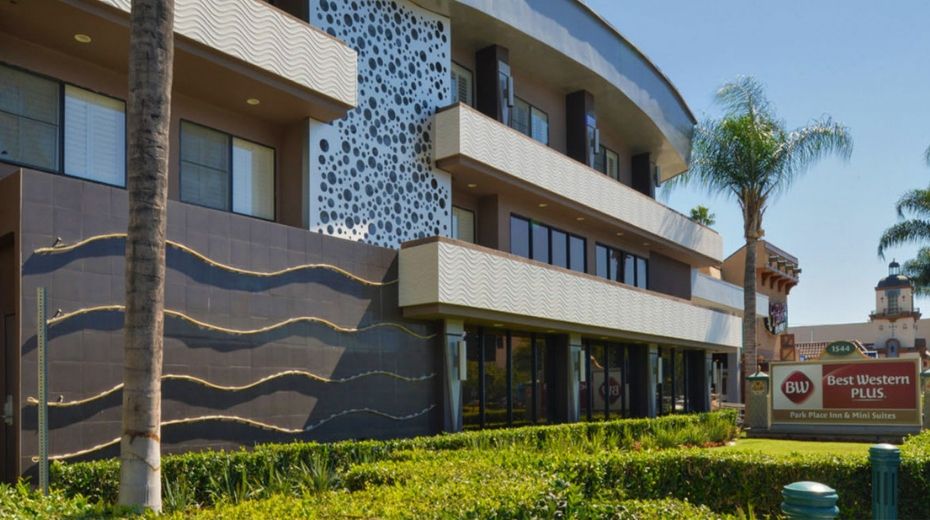 Exterior Best Western Plus Family Hotel near Disneyland