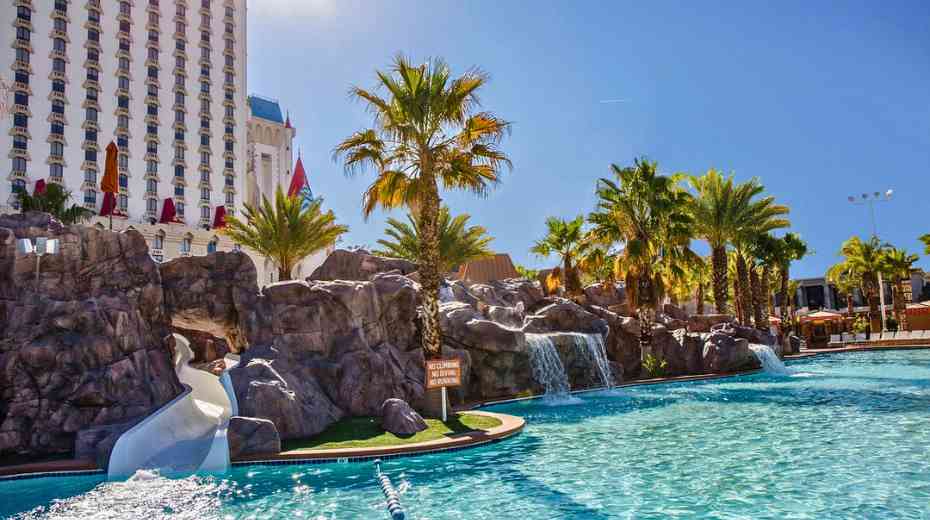 Kid-friendly las vegas family pool