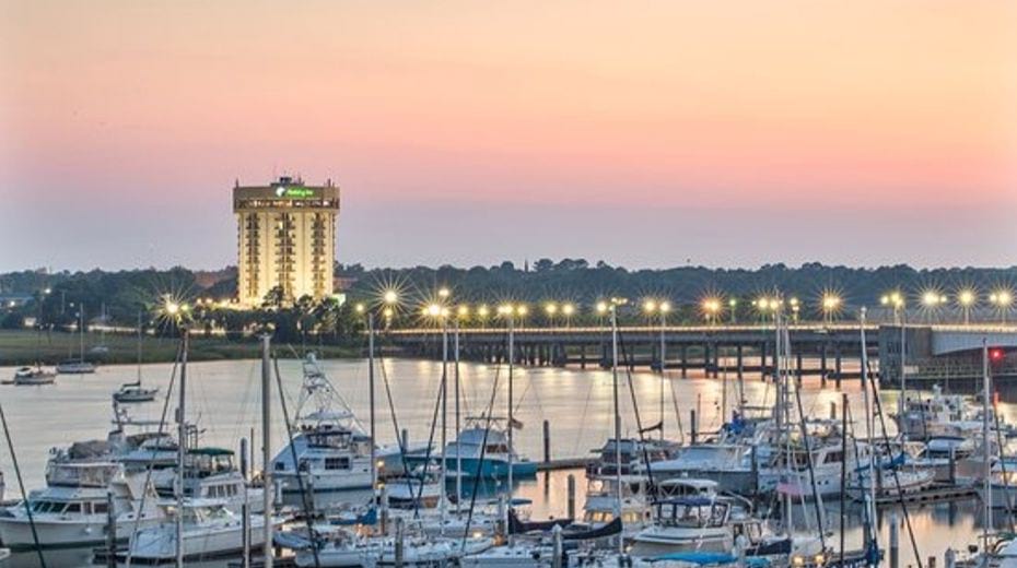 Holiday Inn Charleston Riverview Hotel for Families