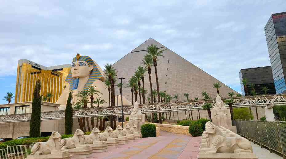 family restaurants in Luxor Las Vegas