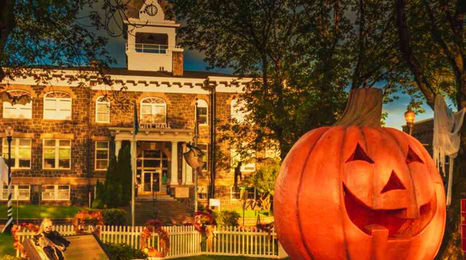 St Helens Oregon best Halloween town in the USA
