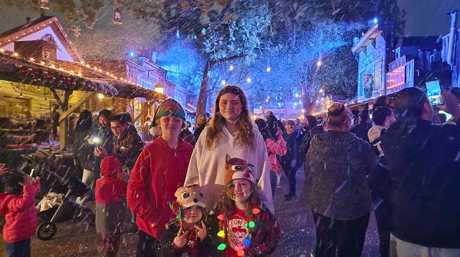 Christmas Craft Village at Knott's Merry Farm