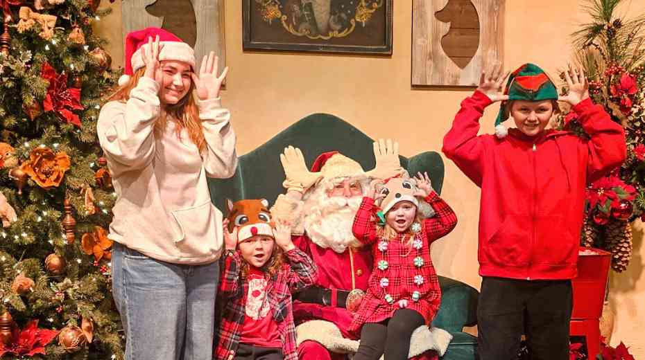Santas Christmas Cabin Knotts Merry Farm