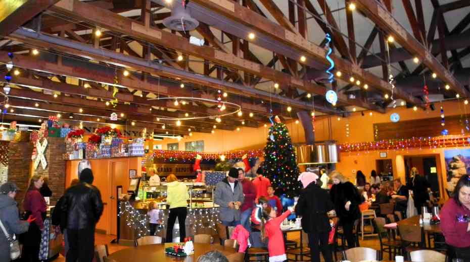 Festive meals at Grand Depot Cafe for the Polar Express in Williams Arizona