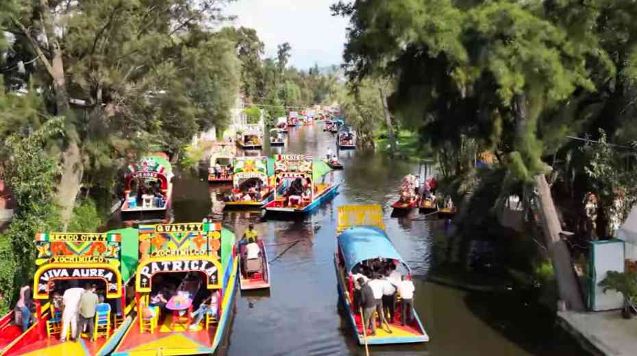 Boat ride to island of dolls in mexico
